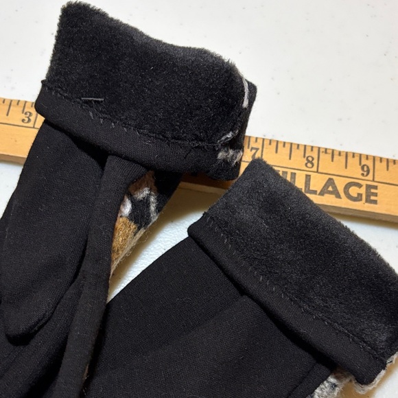 Embroidered gloves - Picture 6 of 6